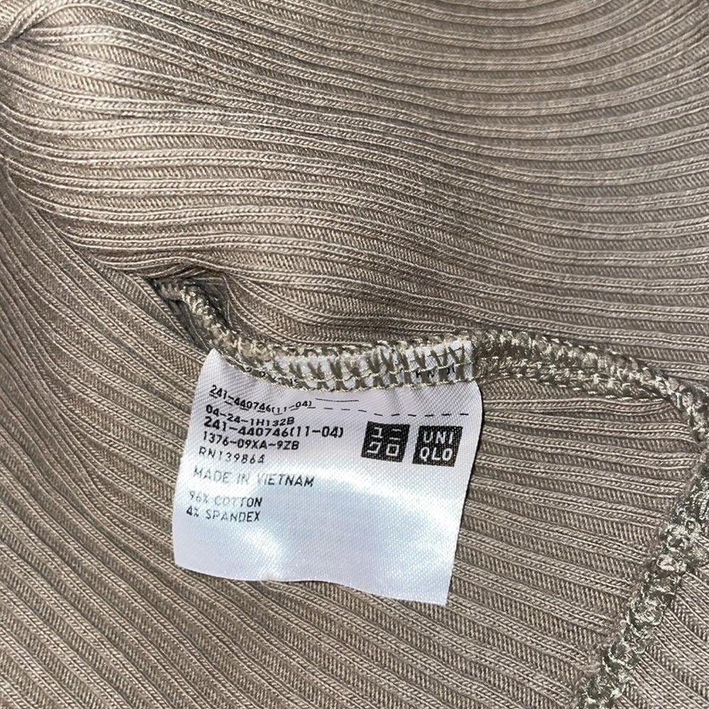 Uniqlo Gray Fitted Crop Long Sleeve Tee. Size Small. - Picture 4 of 4